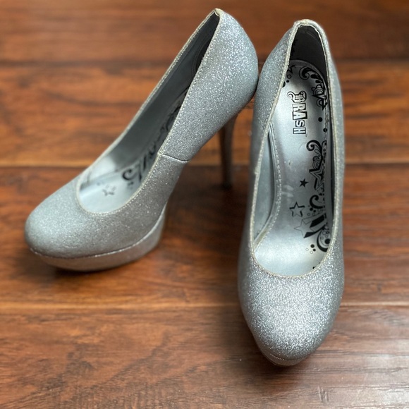 Sliver glitter high heels by Brash - Picture 6 of 8